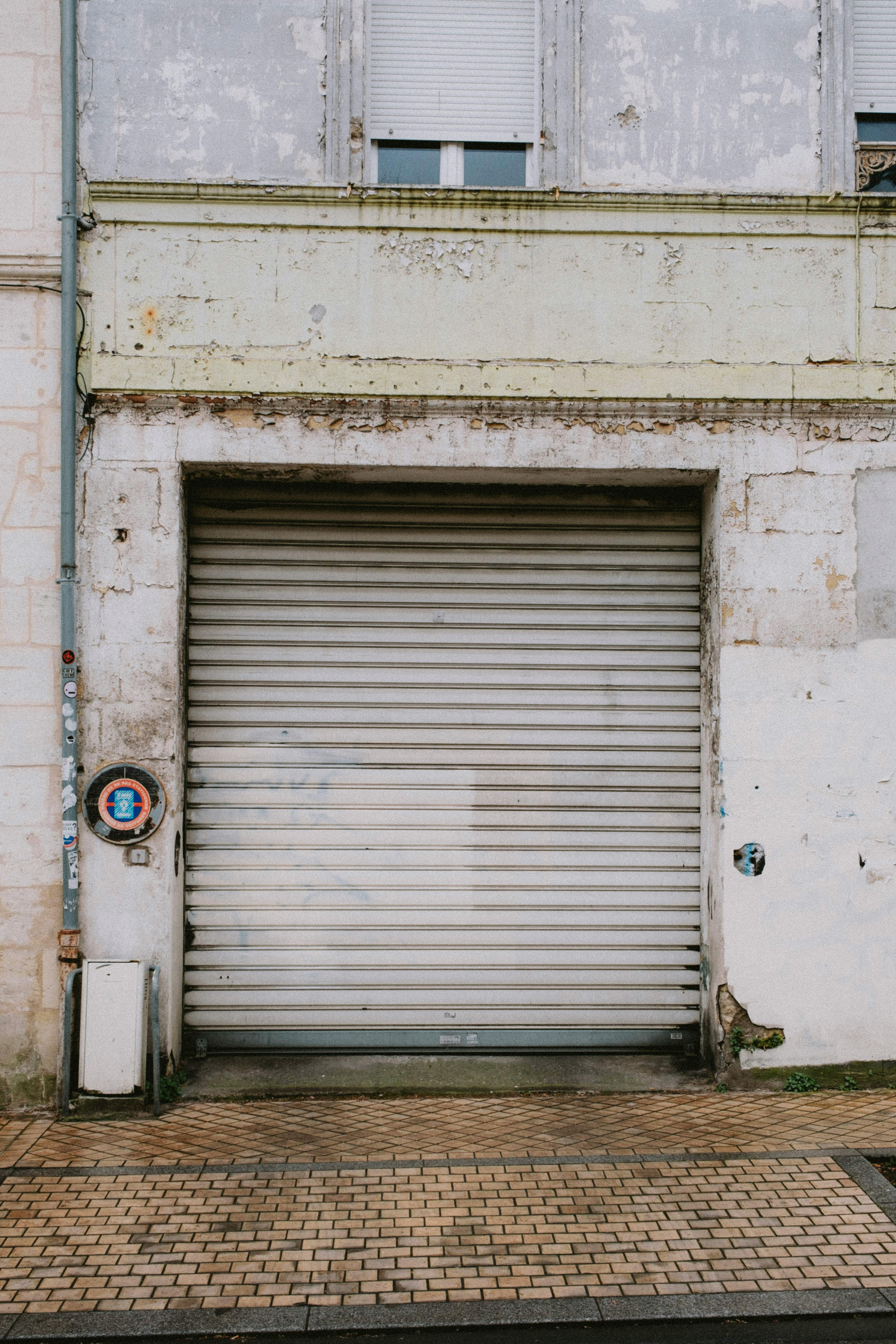 recording of my old, creaky door to my garage (Reding, Pexels, 2022)